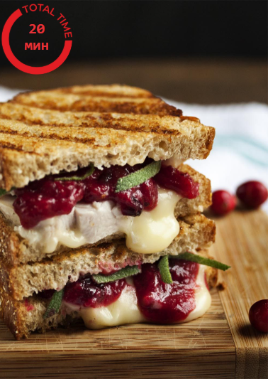 Сэндвич с джемом и сыром бри